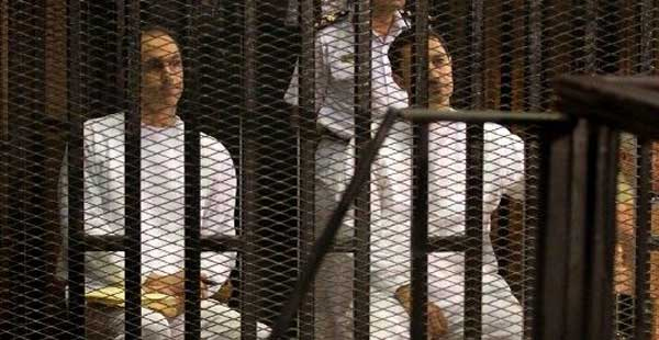 علاء وجمال مبارك خلف القضبان