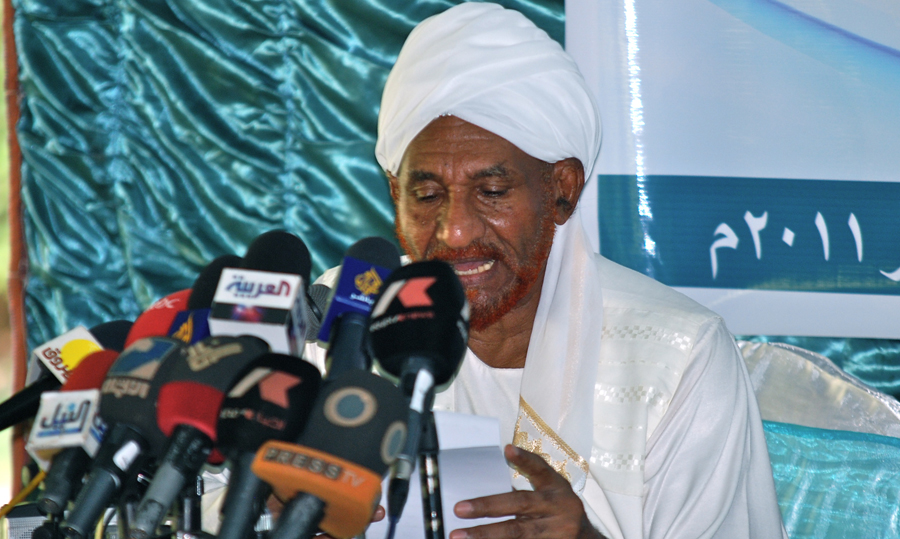 رئيس حزب الأمة القومى السودانى المعارض الصادق المهدى