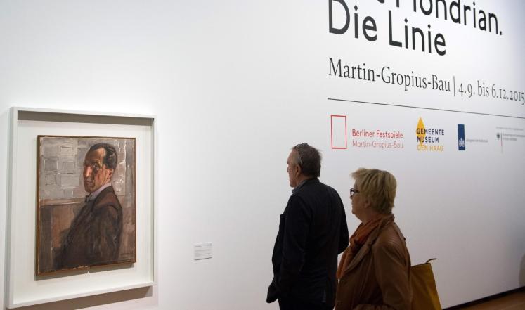 صورة للمعرض المخصص للفنان الهولندي بيت موندريان في برلين