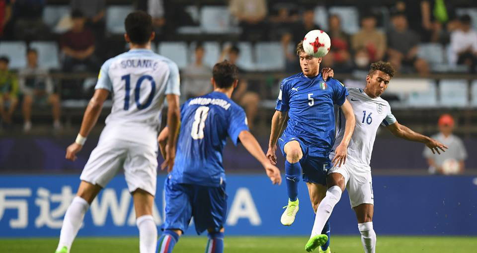 جانب من مباراة إنجلترا وإيطاليا