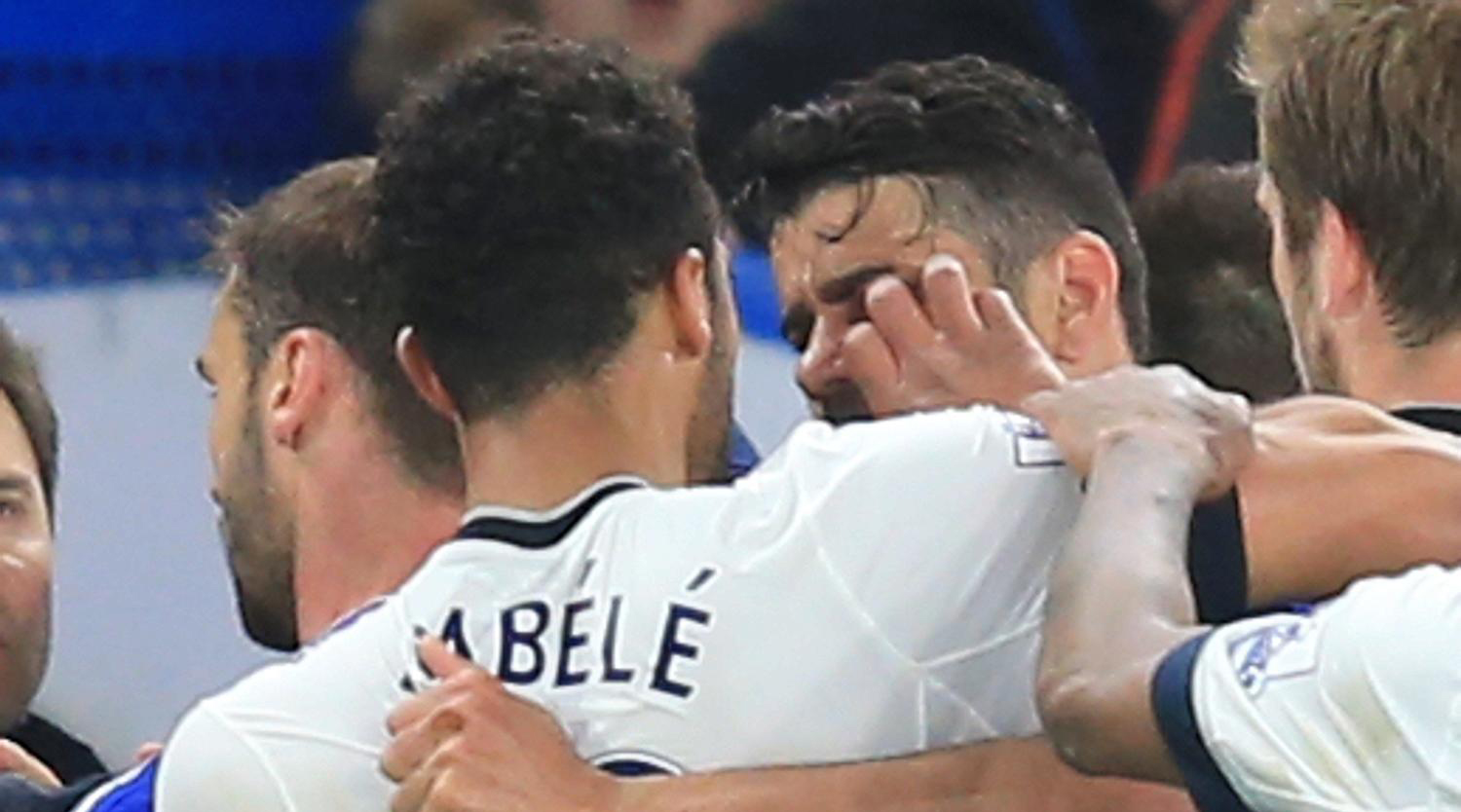 لحظة اعتداء ديمبيلي على كوستا