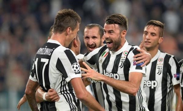 فرحة لاعبي اليوفي بالفوز