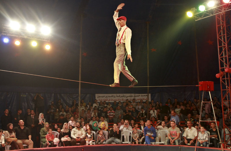 أحد العروض السركية بغزة