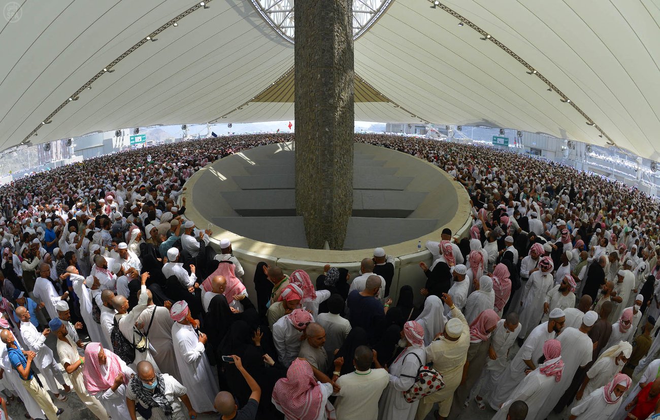 الحجاج يبدؤون رمي جمرة العقبة الكبرى (صورة أرشيفية)