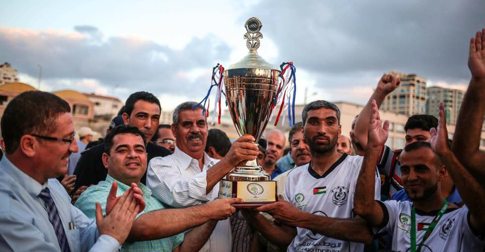 سالم يتوّج مع الصداقة بلقب دوري الشاطئية