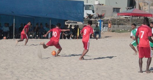 جانب من أحد مباريات دوري الشاطئية