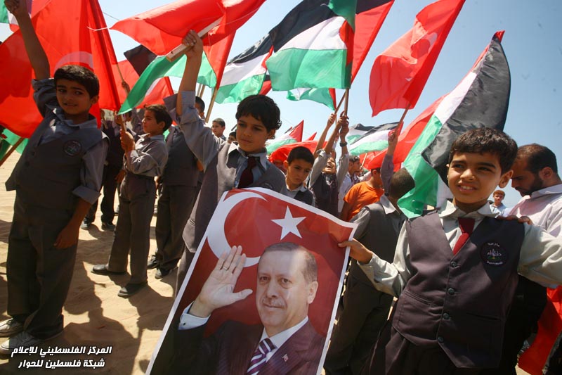 أطفال يحملون صور أردوغان في غزة 