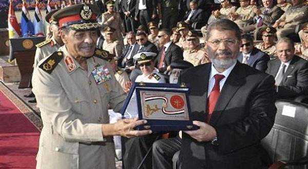 مرسي بجانب طنطاوي