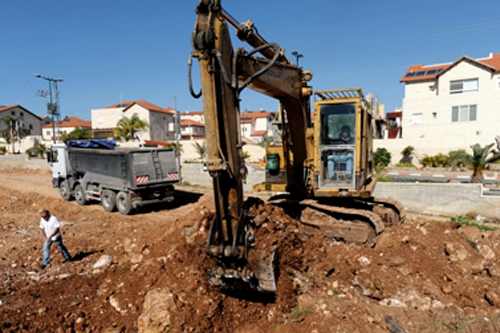 أعمال توسعة بمستوطنة "حلميش"