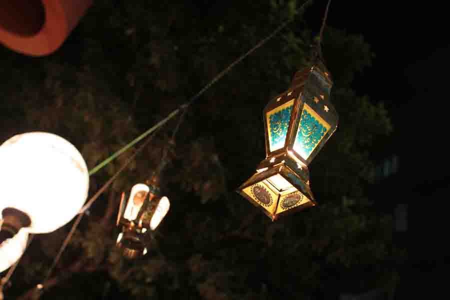"فوانيس رمضان" معلقة في الشوارع (الأرشيف)