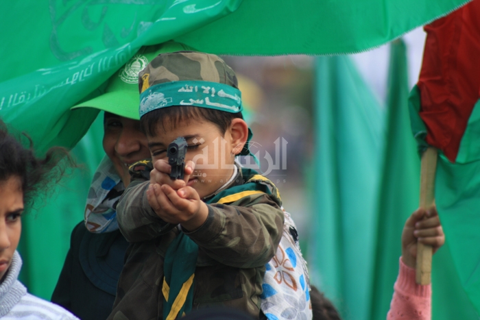 أحد الاطفال خلال  مهرجان "الوفاء والثبات على درب الشهداء