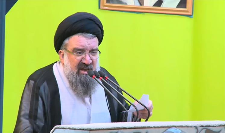 خطيب الجمعة بالعاصمة الإيرانية وصف تهديدات ولي العهد السعودي بأنها "صبيانية" (الجزيرة)