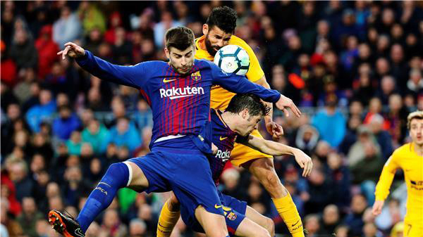جانب من مباراة سابقة بين برشلونة وأتلتيكو مدريد