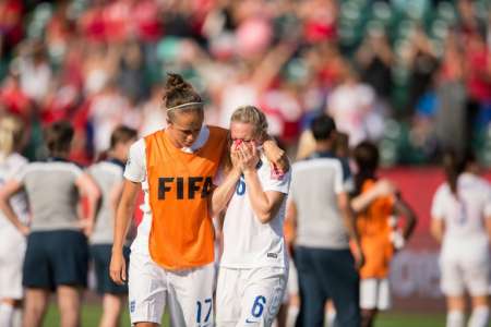 لاعبة إنجلترا تبكي