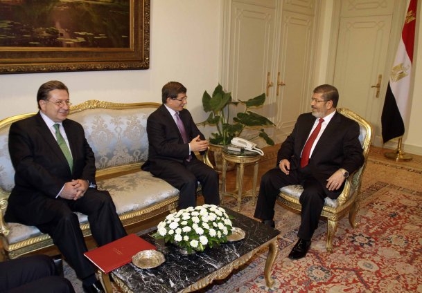 الرئيس المصري خلال لقائه وزير الخارجية التركي