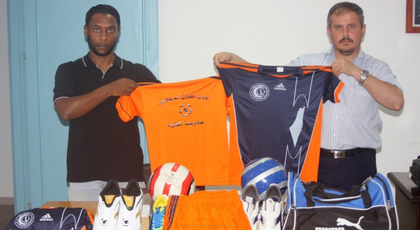  هلال غزة يكشف قمصان مدرسته الكروية 