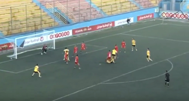 جانب من مباراة أهلي الخليل وهلال القدس