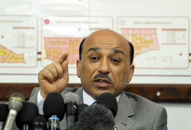 وزير الأشغال العامة والإسكان مفيد الحساينة