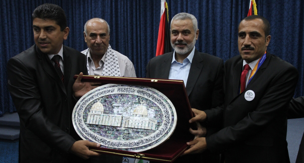 "هنية" يكرم بعثة منتخب الكرة الشاطئية