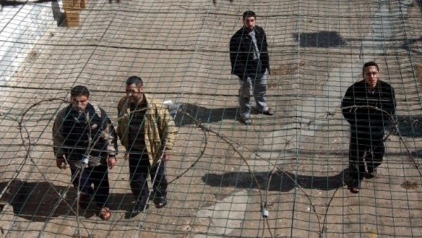 أسرى في سجون الإحتلال الإسرائيلي (الأرشيف)