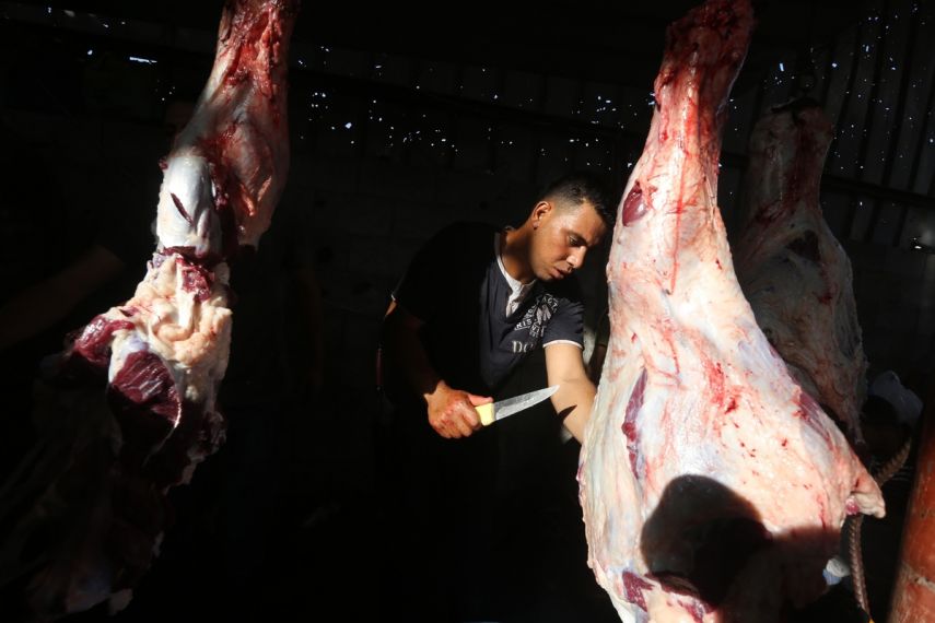 مشروع توزيع لحوم الأضاحي على الأسر الفقيرة لهذا العام