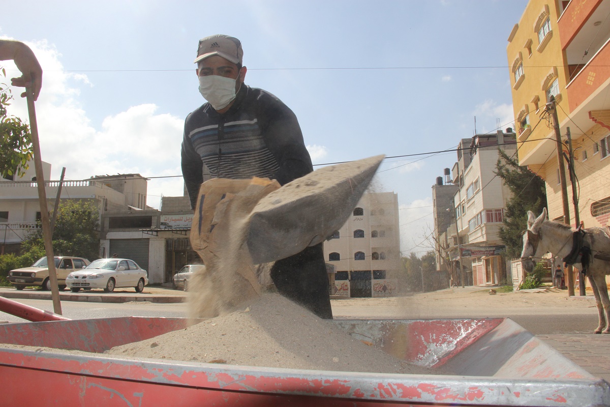 صورة لاحد العمال في اليوم العالمي للعمال
