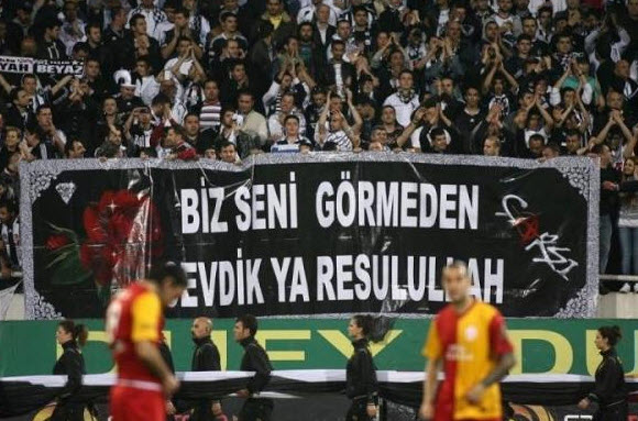 "حب الرسول" يظهر في نهائي الدوري التركي