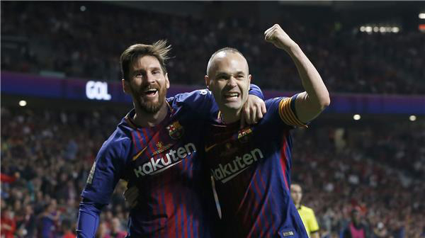 فرحة لاعبي برشلونة بالفوز