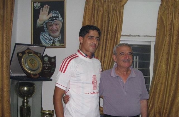 السدودي برفقة رئيس نادي غزة الرياضي موسى الوزير 