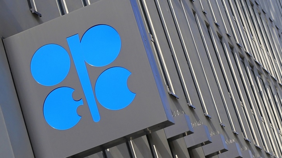 "أوبك" تدرس تمديد خفض الإنتاج لتوقعات بتوازن السوق بعد يونيو