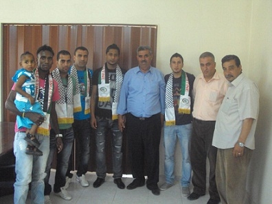 "8" محترفين في زيارة لذويهم بقطاع غزة