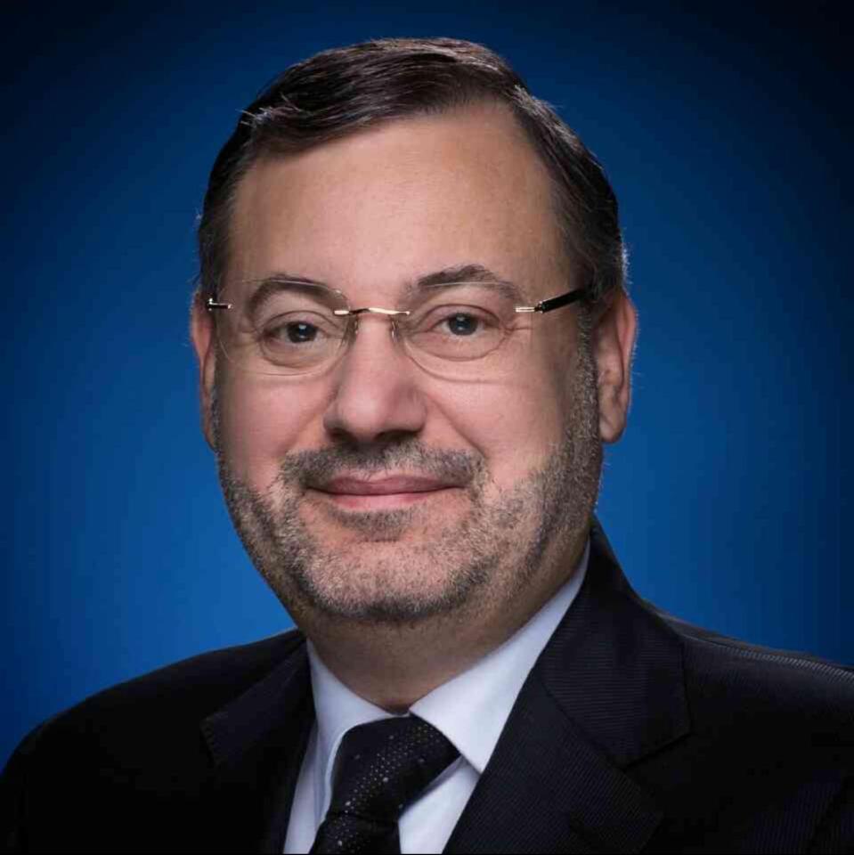 الاعلامي أحمد منصور