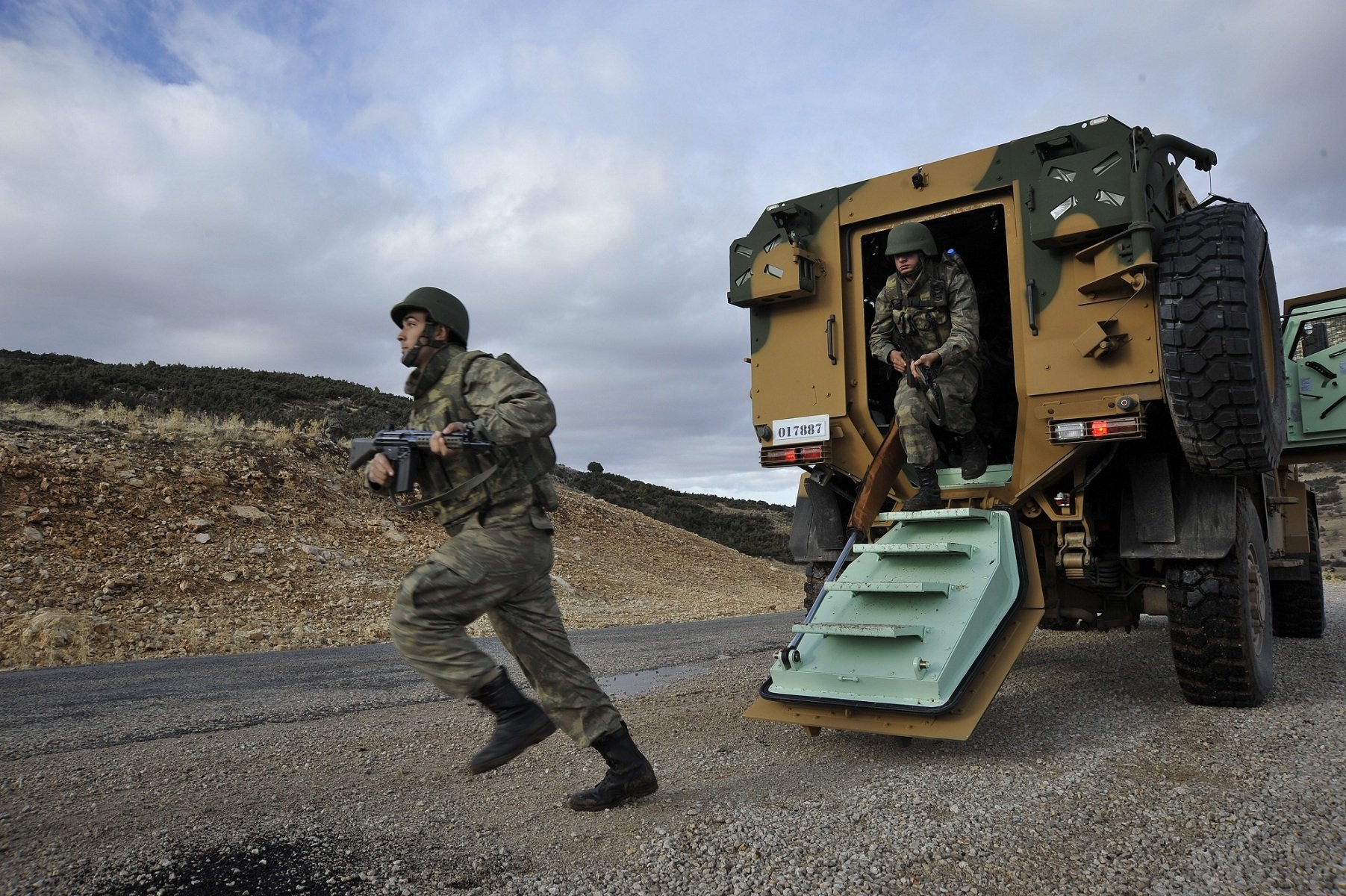 قوات تركية على الحدود (الأرشيف)