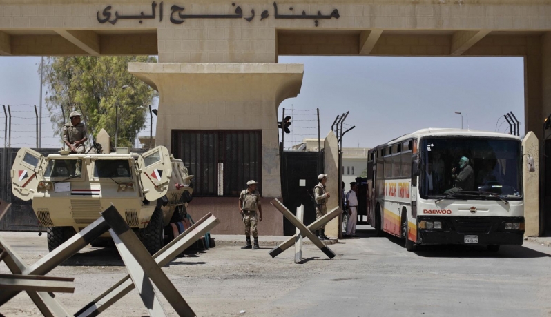 السلطات المصرية تفتح معبر رفح بانتظار مغادرة الحافلات