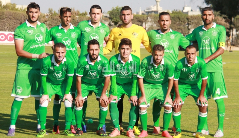 السويركي الثاني من الجالسين يمينا