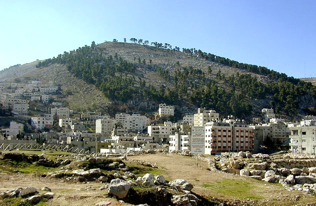 جبل "جرزيم" في مدينة نابلس