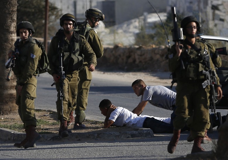 مداهمات واعتقالات في الضفة والقدس المحتلتين