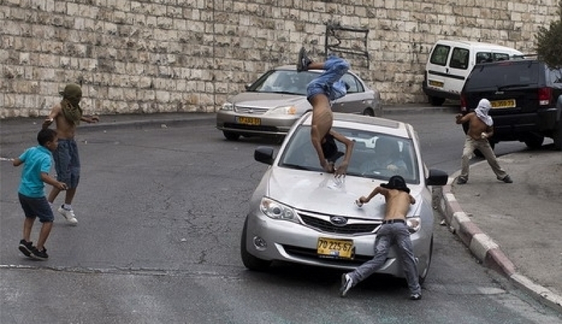 مستوطن يدهس فتية فلسطينيين (الأرشيف)