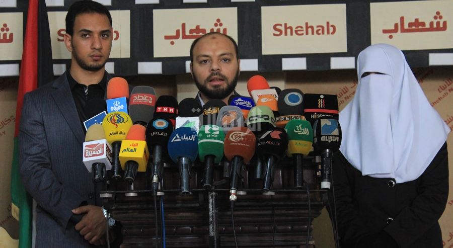 أحمد أبو العمرين (المتحدث الإعلامي باسم التجمع) خلال مؤتمر