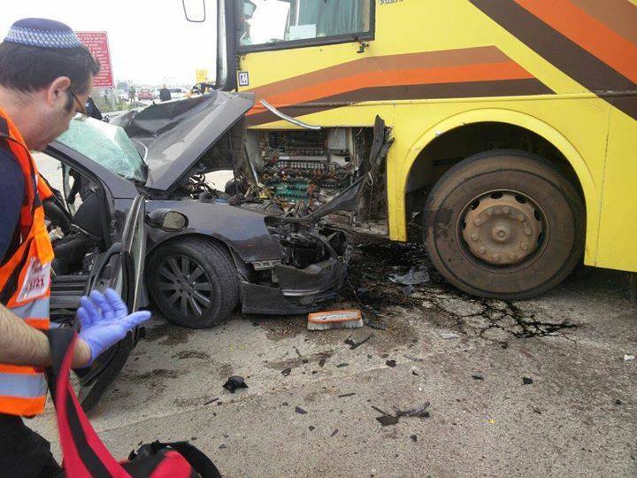 حادث السير بين مركبة الفلسطينية والحافلة الاسرائيلية