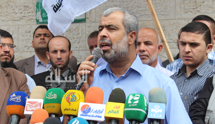  خالد أبو هلال الأمين العام لحركة الأحرار  خلال الوقفة التضامنية