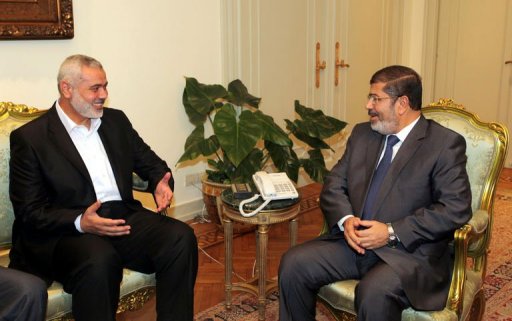 لقاء مرسي و هنية (الأرشيف)