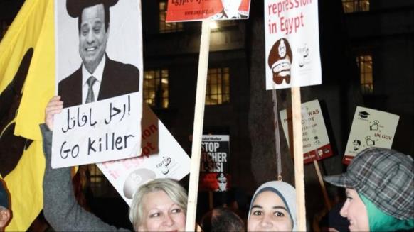 غارديان: أسياد مصر الجدد يدمرون الحرية الدينية