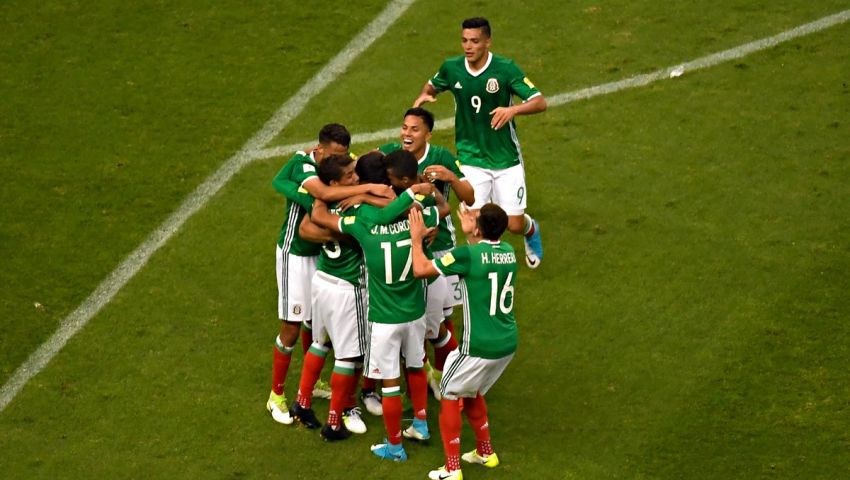 فرحة لاعبي المكسيك بالفوز