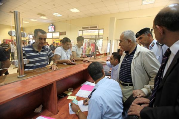 المسافرين عبر معبر الكرامة(أرشيف)