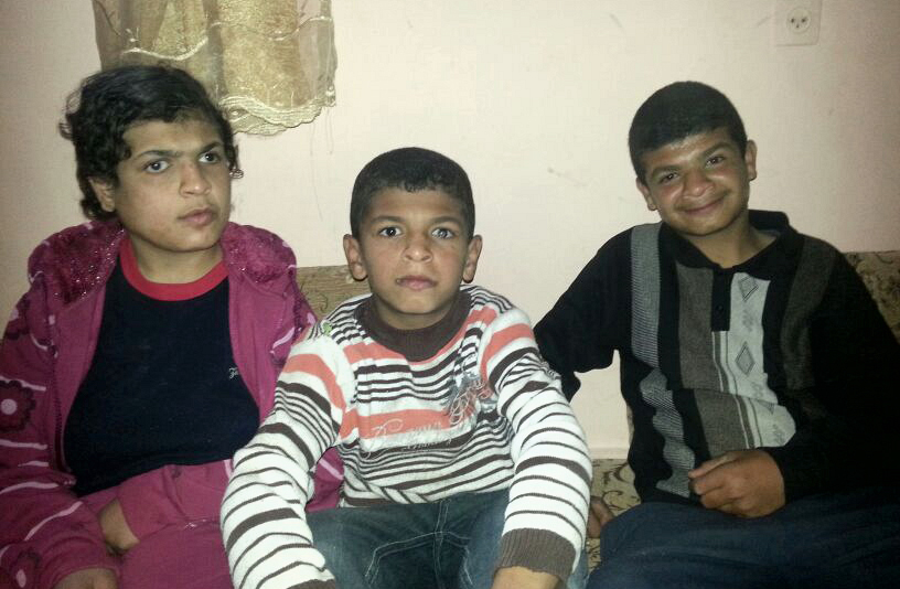 أطفال "جلال" الثلاثة