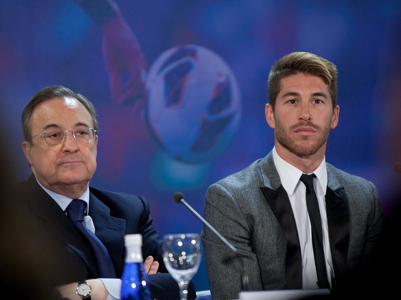 راموس يمينا وبجانبه بيريز