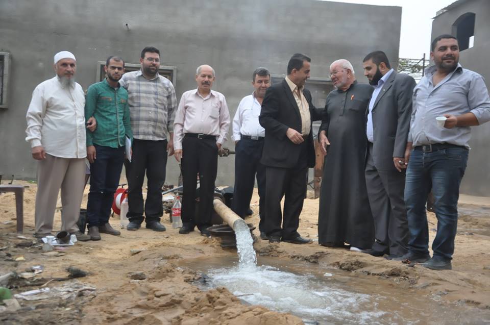 بدء الضخ التجريبي لبئر مياه "عجور" بجباليا