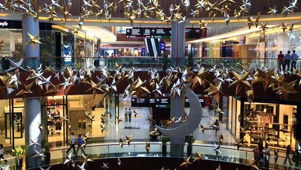 مراكز التسوق توسع أنشطتها بسبب الإنترنت