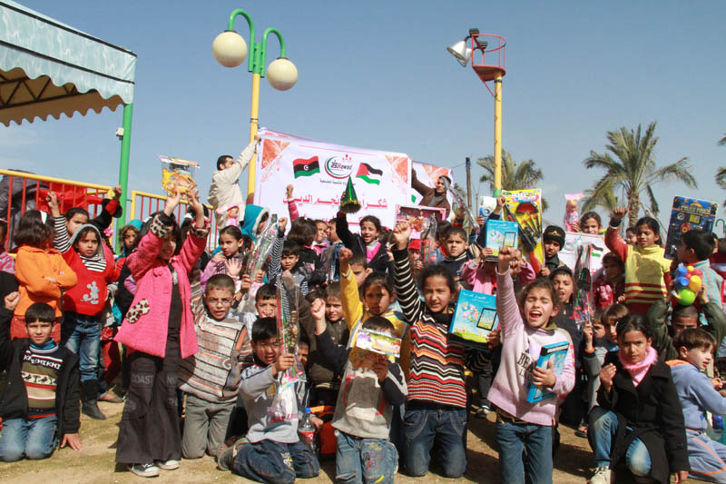"رواد" تنظم يوماً ترفيهياً للأطفال بغزة